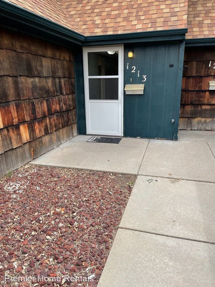 1213 S Willow St - Photo 2 of 23