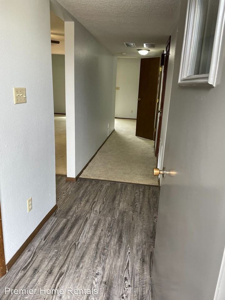 1213 S Willow St - Photo 3 of 23