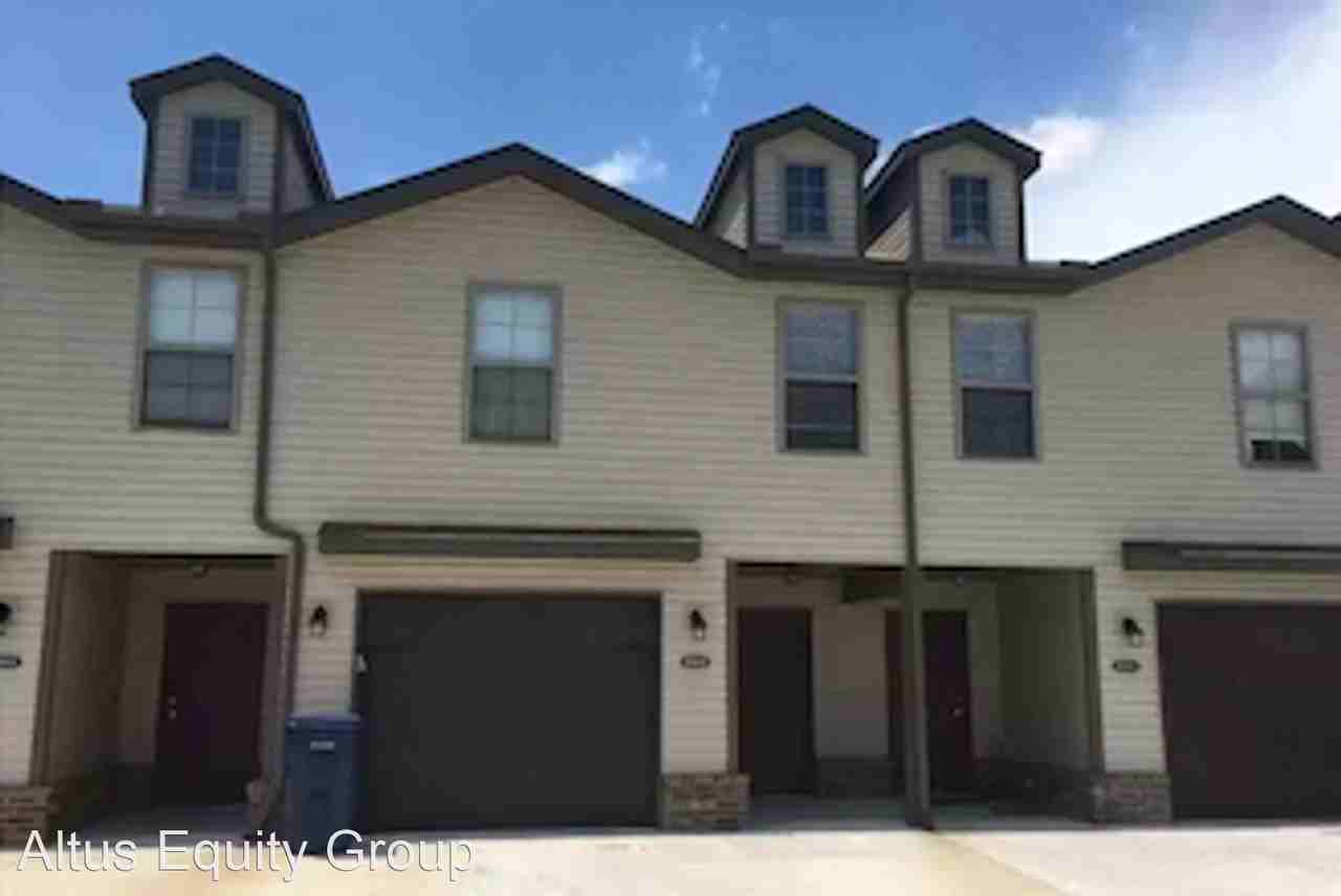 1002 S Holly St. - Photo 2 of 31