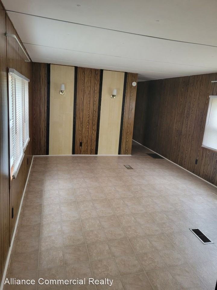 2100 West Mason Avenue - Photo 2 of 10