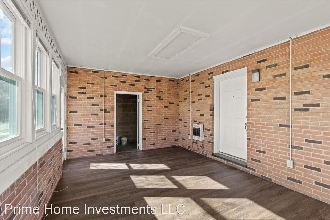 994 S Royal St - Photo 3 of 36