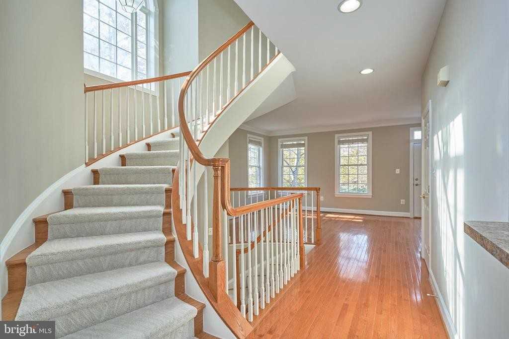 108 Herndon Mill Cir - Photo 3 of 39