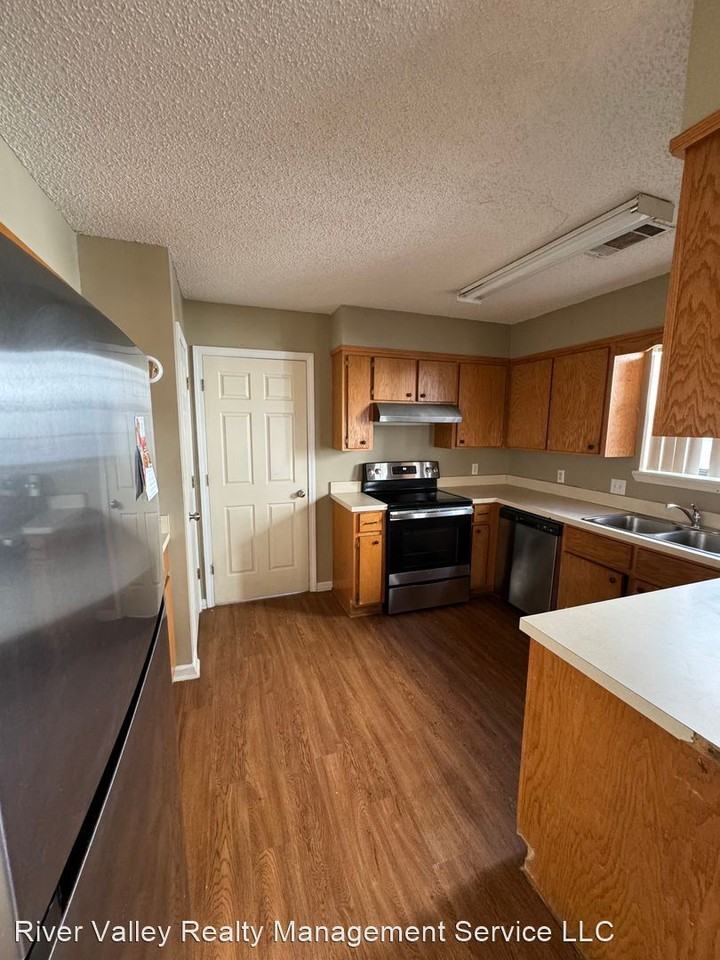 North Park St - Photo 2 of 9