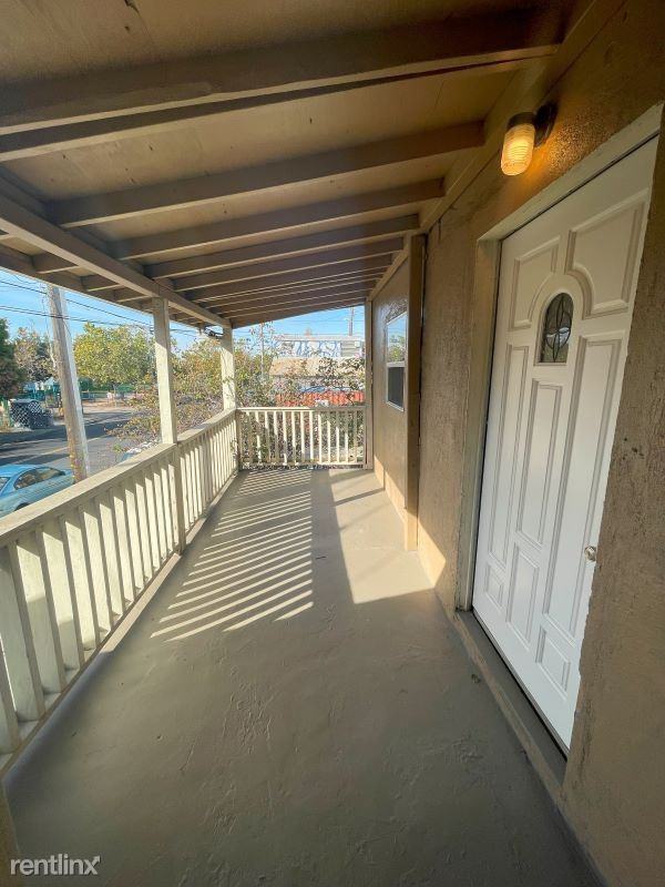 1438 3rd St Uppr - Photo 2 of 8