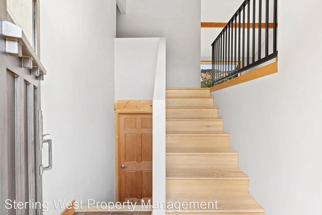 3456 Rogue River Hwy - Photo 2 of 21