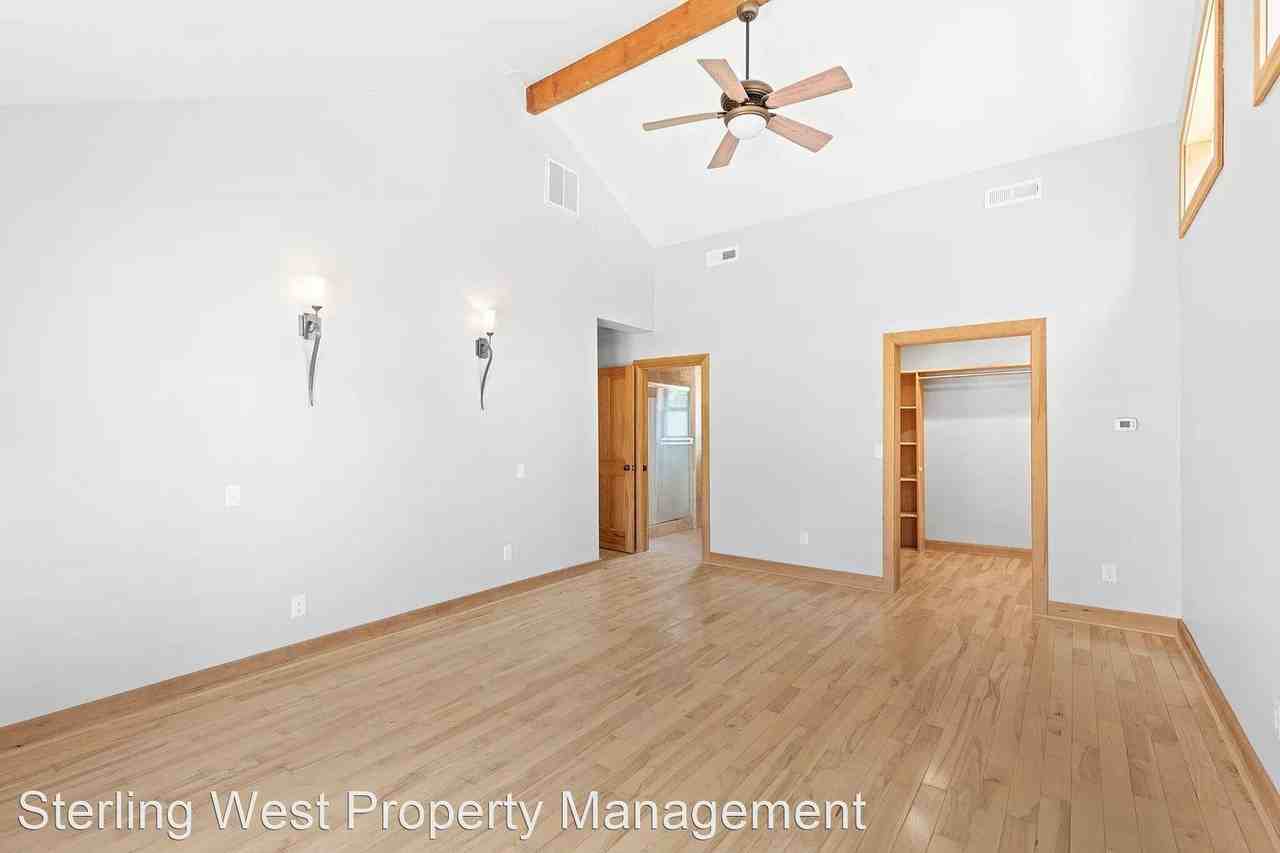 3456 Rogue River Hwy - Photo 3 of 21