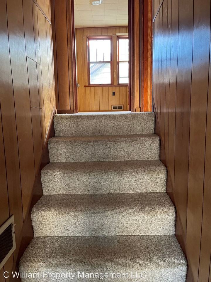 One Bedroom Upstairs Apartment - Photo 2 of 7