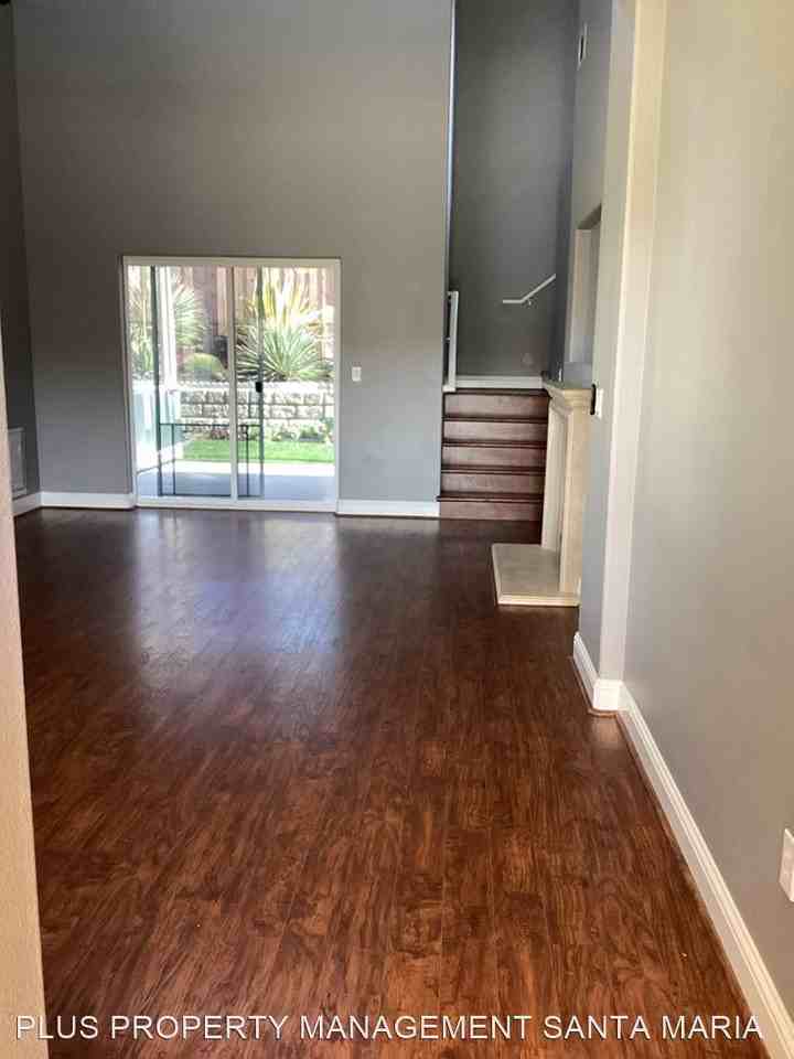 412 Penelope Ln - Photo 3 of 50