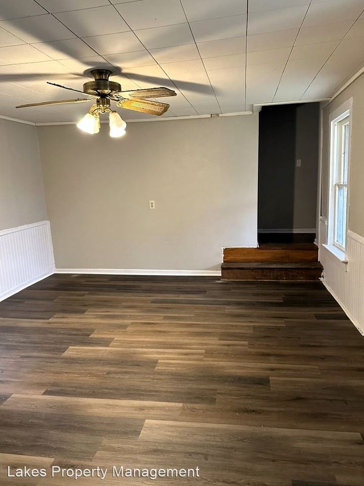 401 E Cravath St - Photo 3 of 18