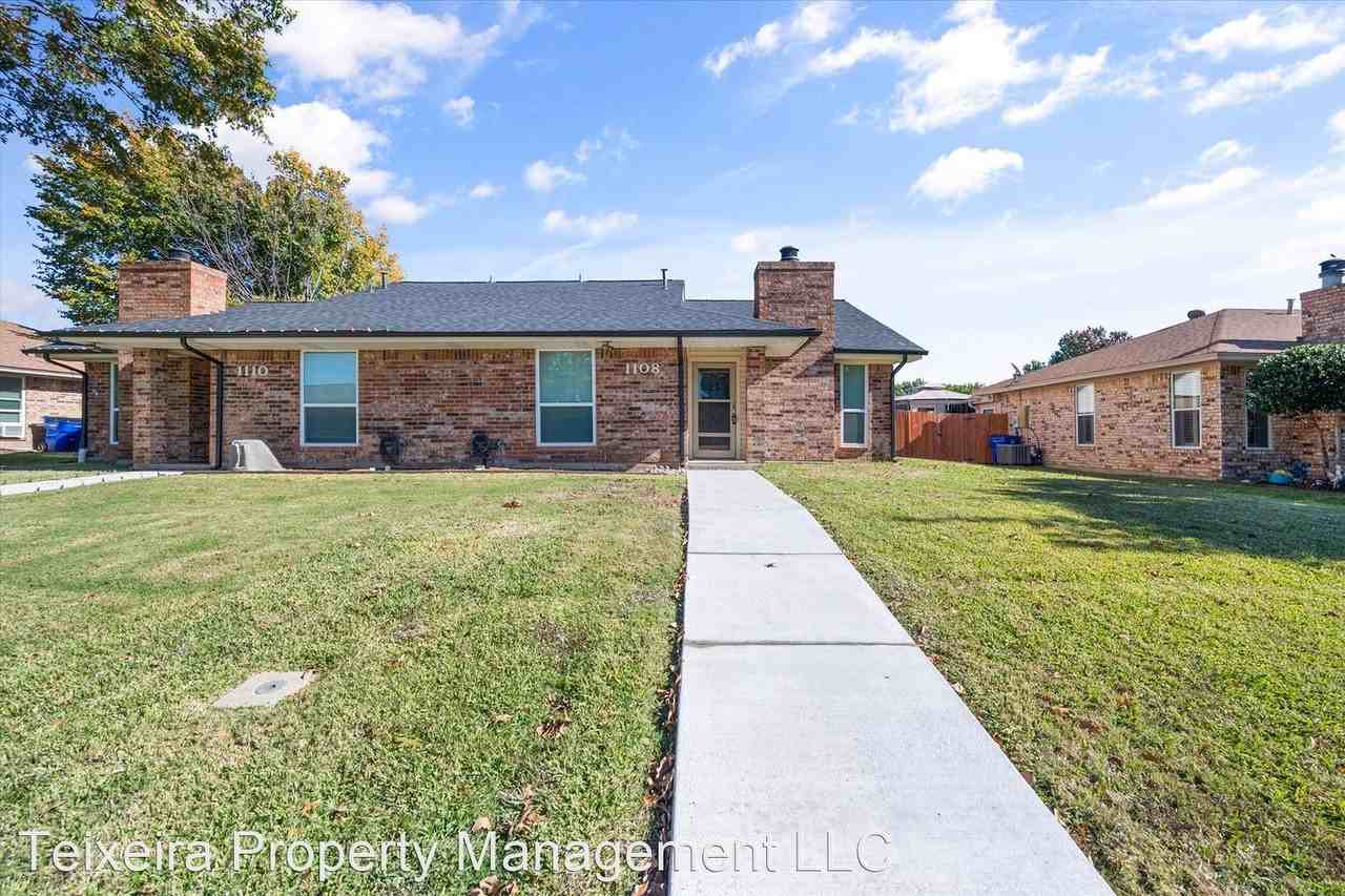 1108 Fairhaven Dr - Photo 2 of 39