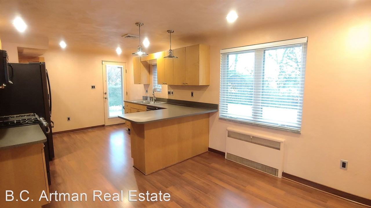 208 Bauman Ave - Photo 3 of 26