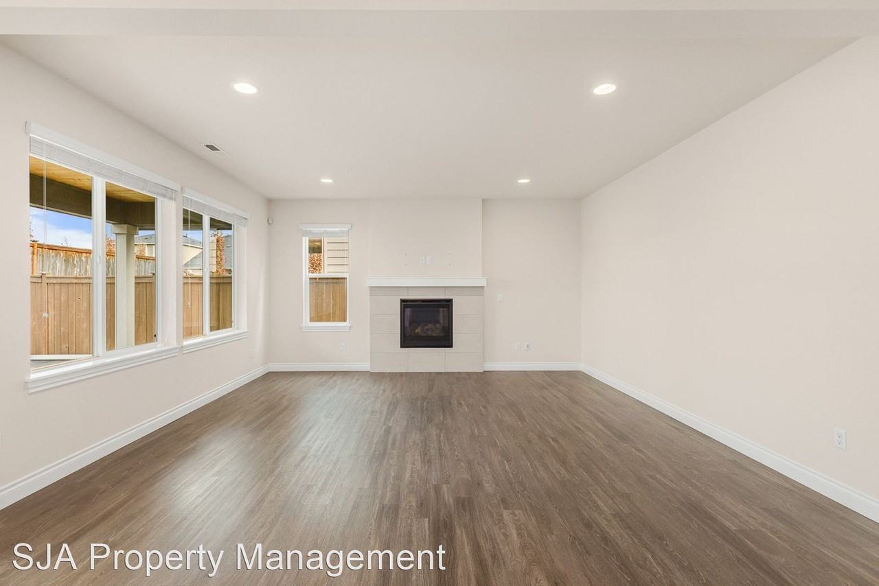 12442 Ne 152nd St - Photo 3 of 27