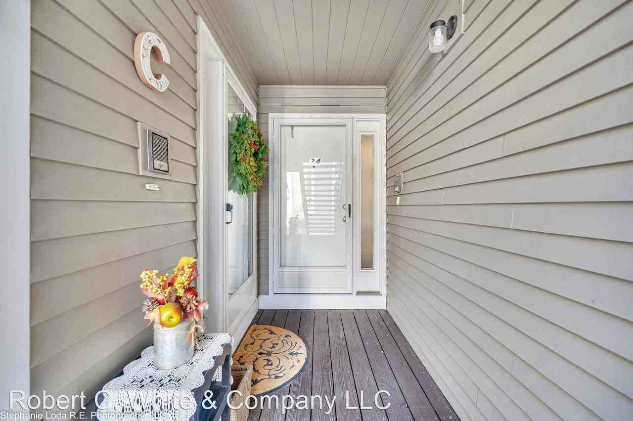 34 Harbour Close #34 - Photo 3 of 21