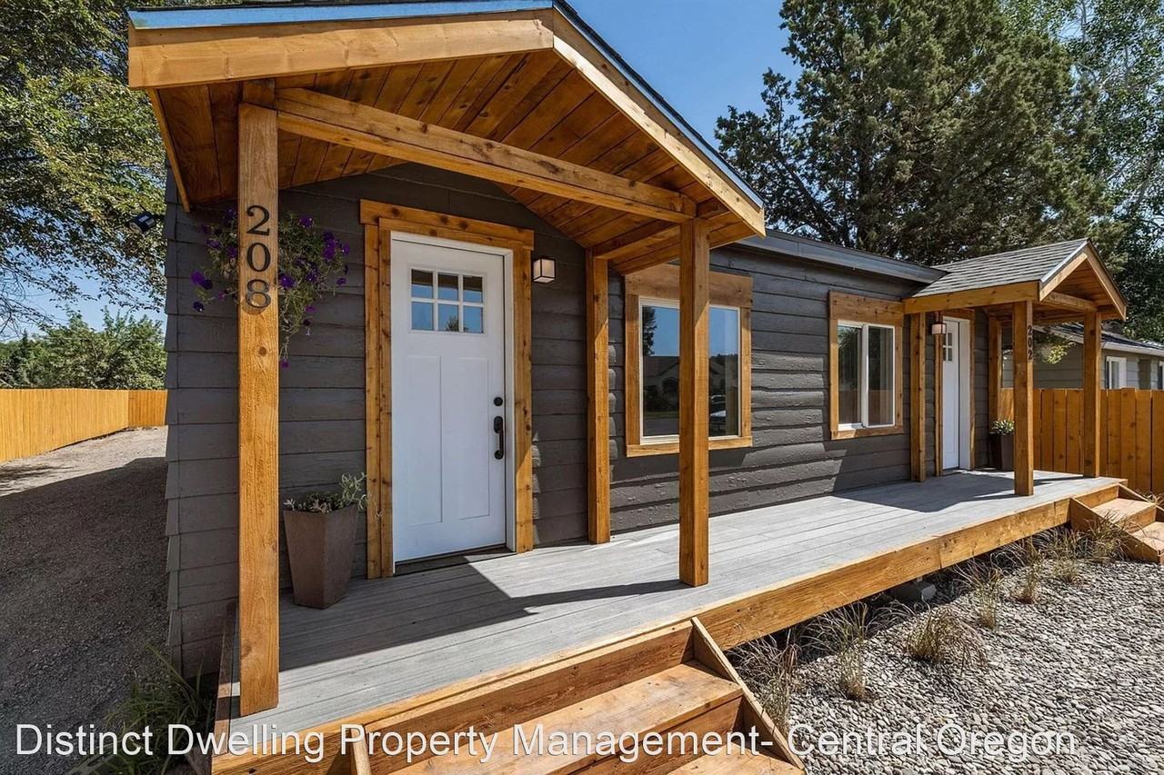 202 & 208 NE Juniper St - Photo 2 of 19