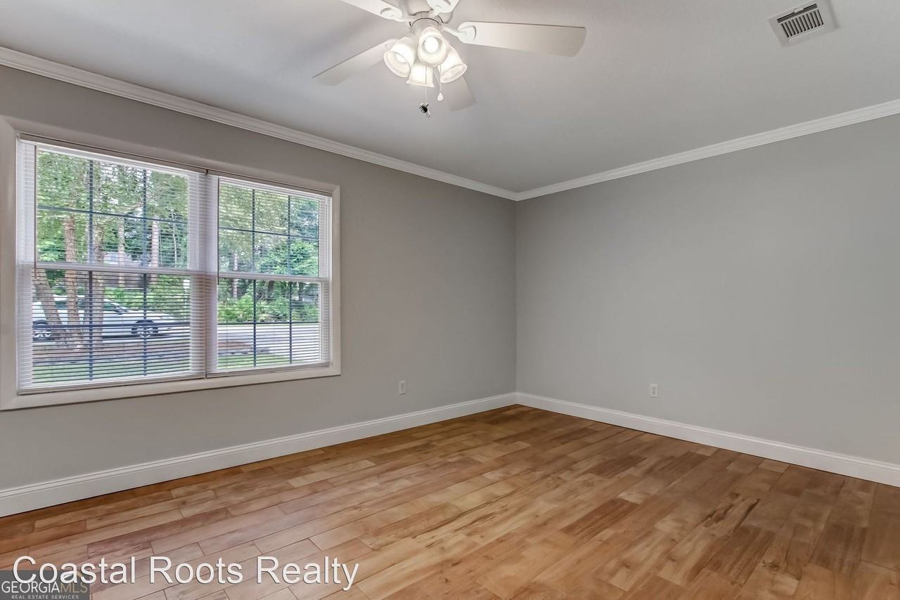 5/2 house, fenced in yard & Landscaping included - Photo 2 of 21