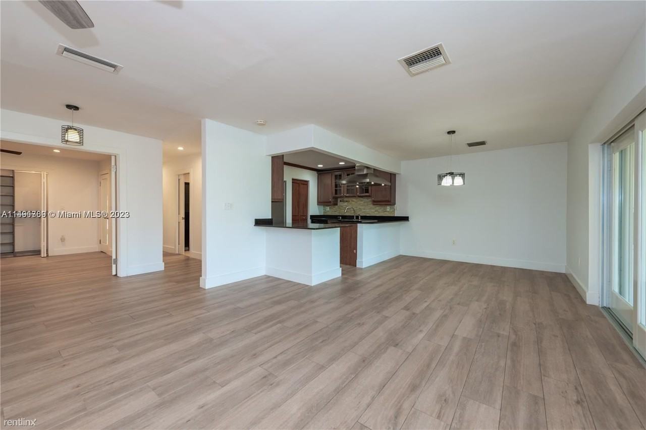 8122 Sw 83rd St #0 - Photo 3 of 16