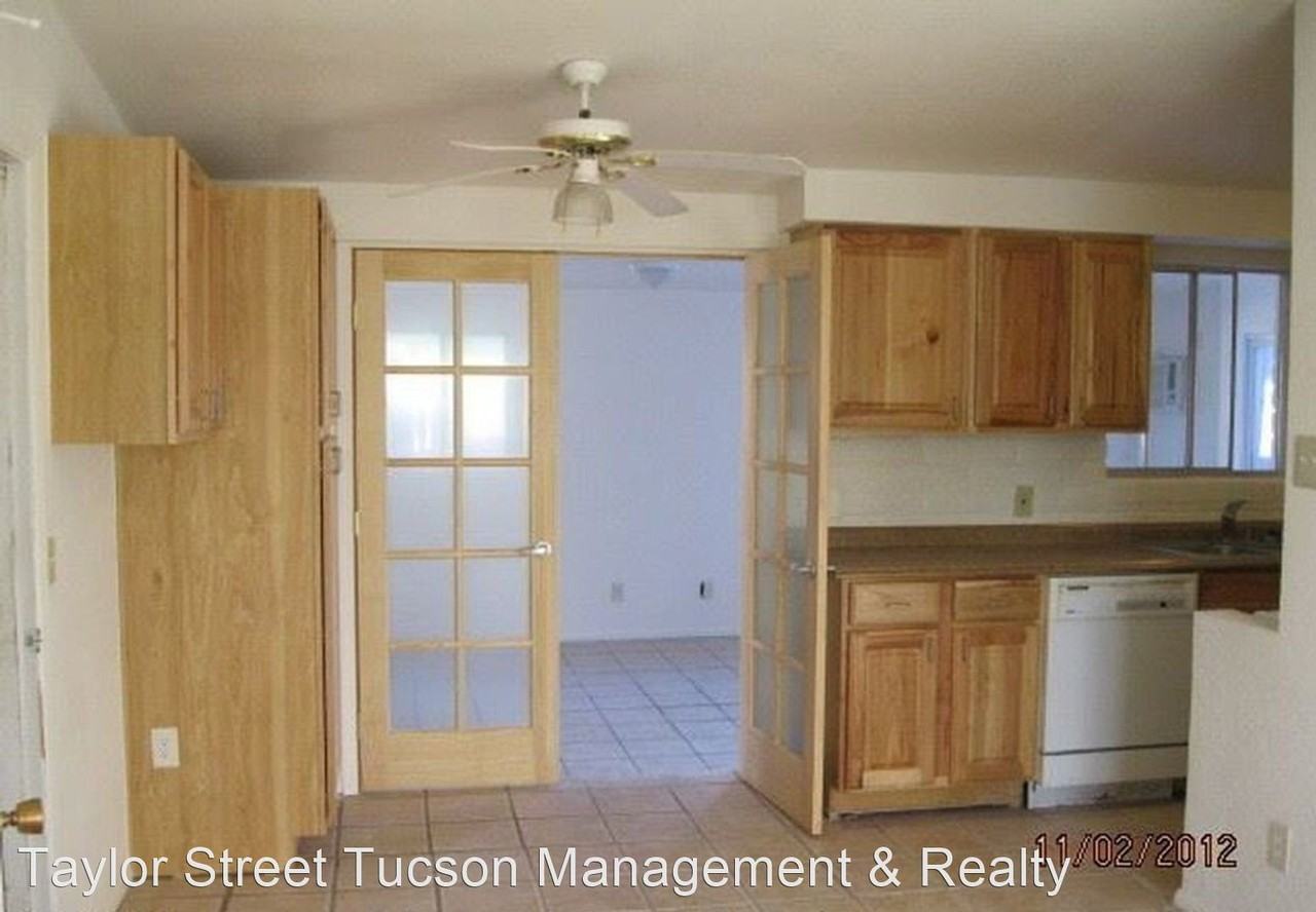 7393 N Dickinson Pl - Photo 2 of 6