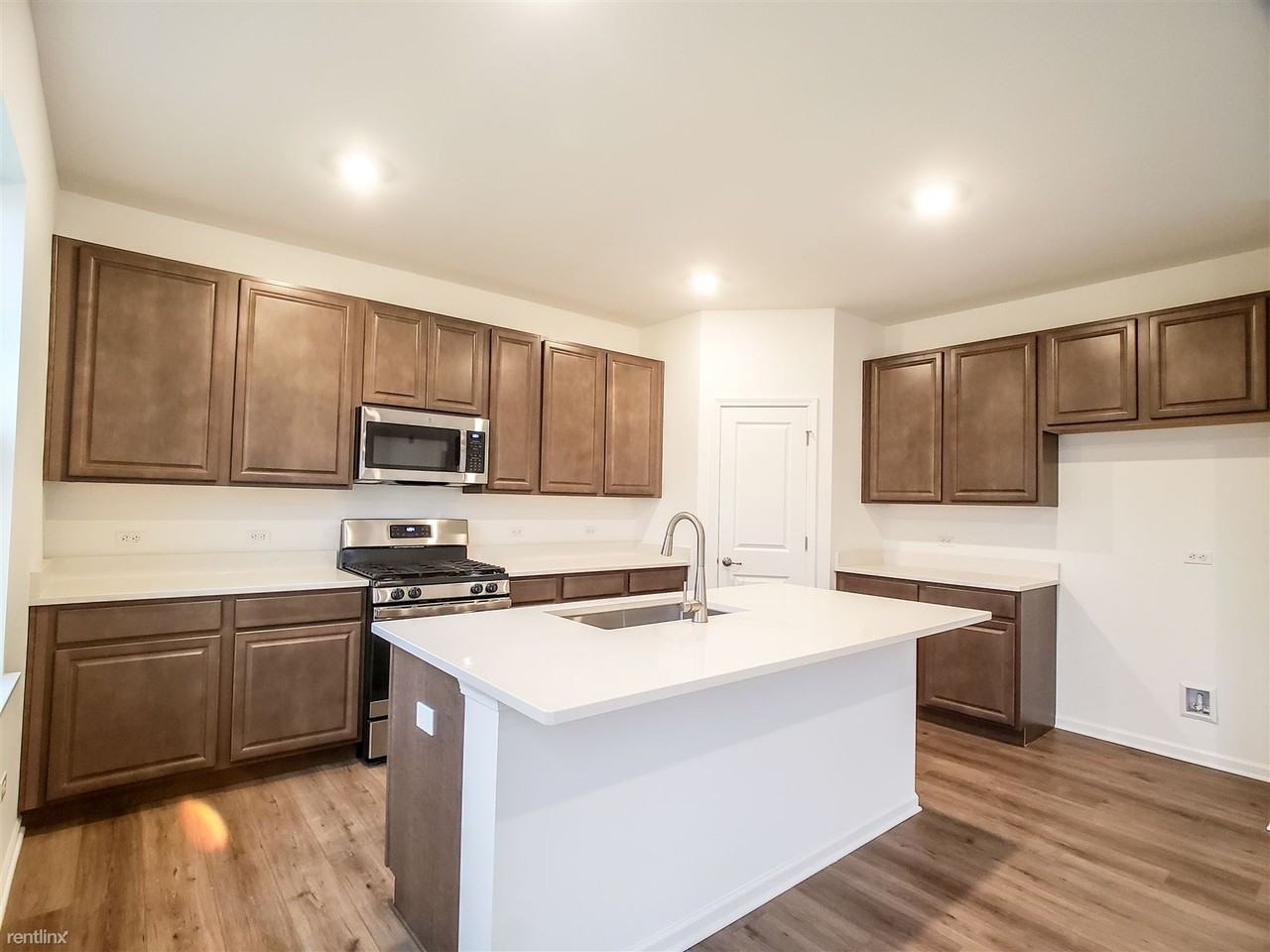 11437 Thomas St - Photo 2 of 17