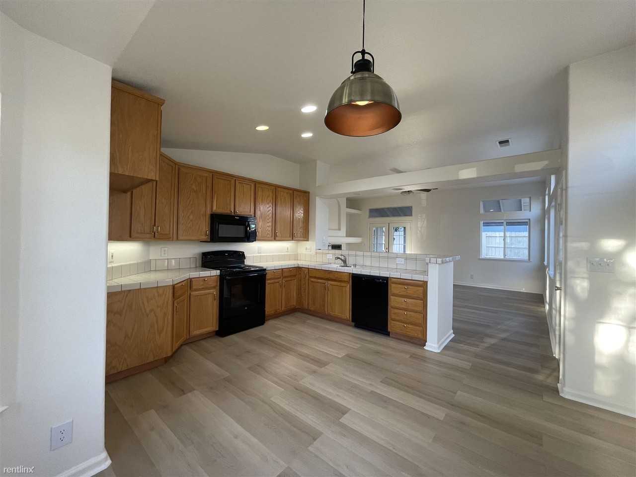 5824 Webb St - Photo 2 of 10