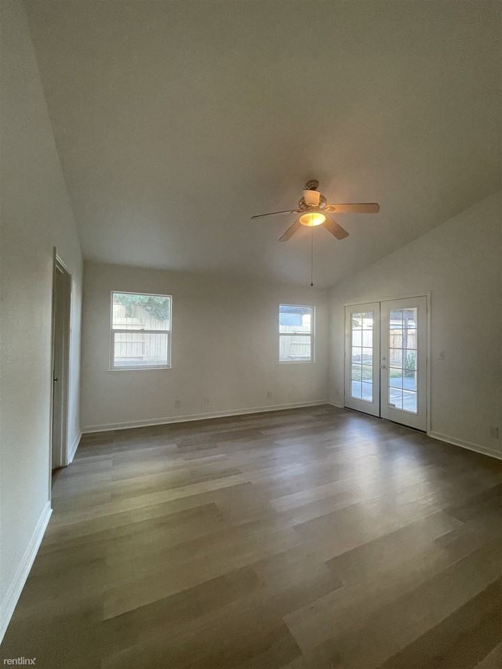 5824 Webb St - Photo 3 of 10