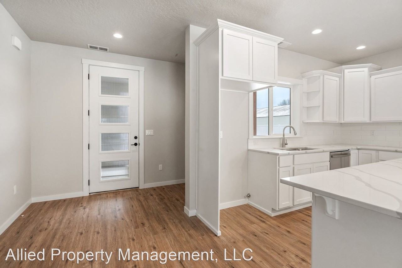 7302 N Grafton St N - Photo 2 of 20