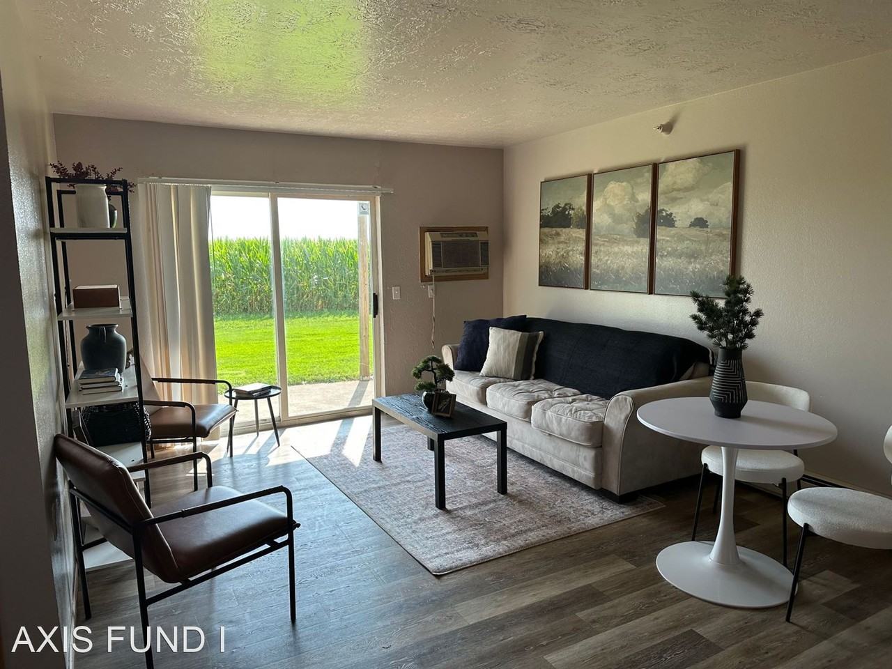 Seneca Place Apartments - Photo 3 of 34