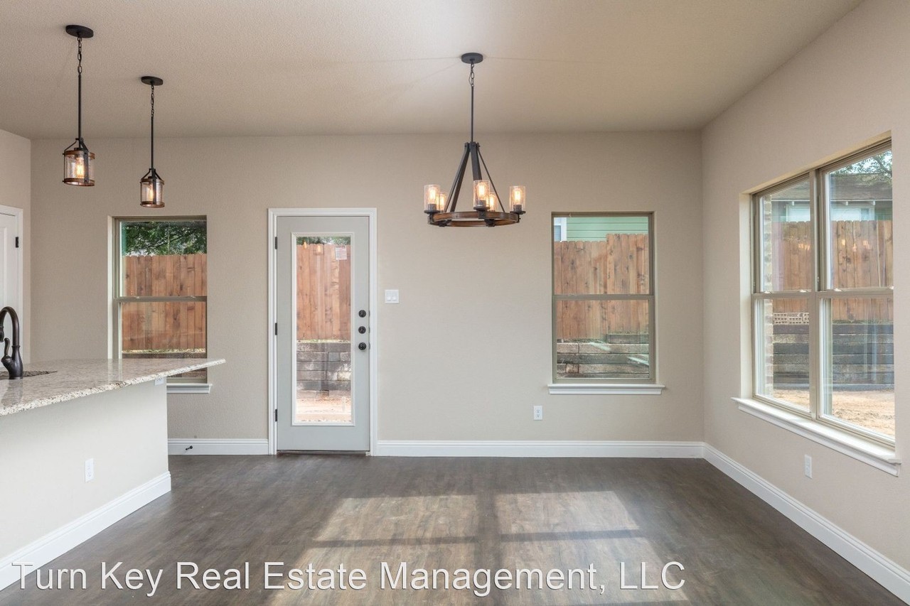821-823 Jameson St. - Photo 2 of 32