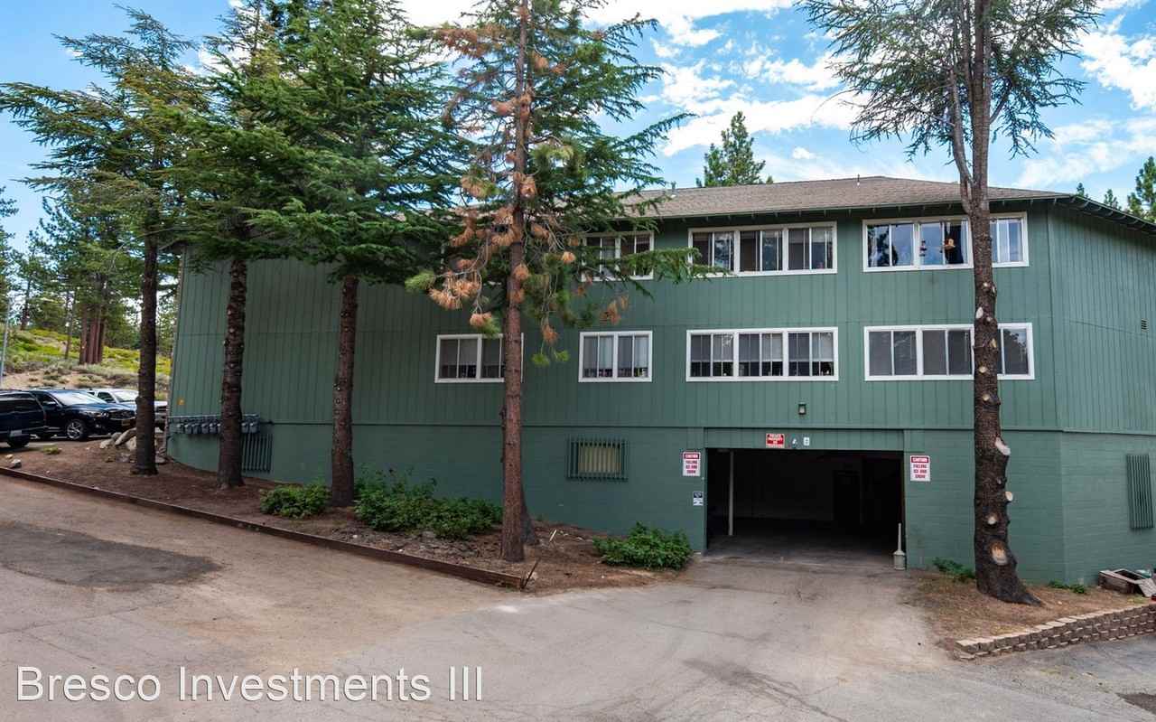 Rare Complex located conveniently behind Round Hill Square in walking