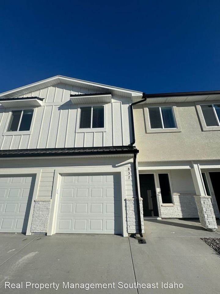 837 Golden Bear Ln - Photo 2 of 17
