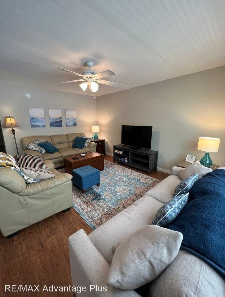1004 Bragg St - Photo 2 of 10