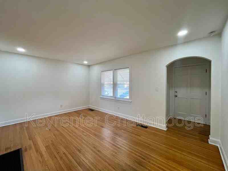 207 S Moore Rd - Photo 2 of 13