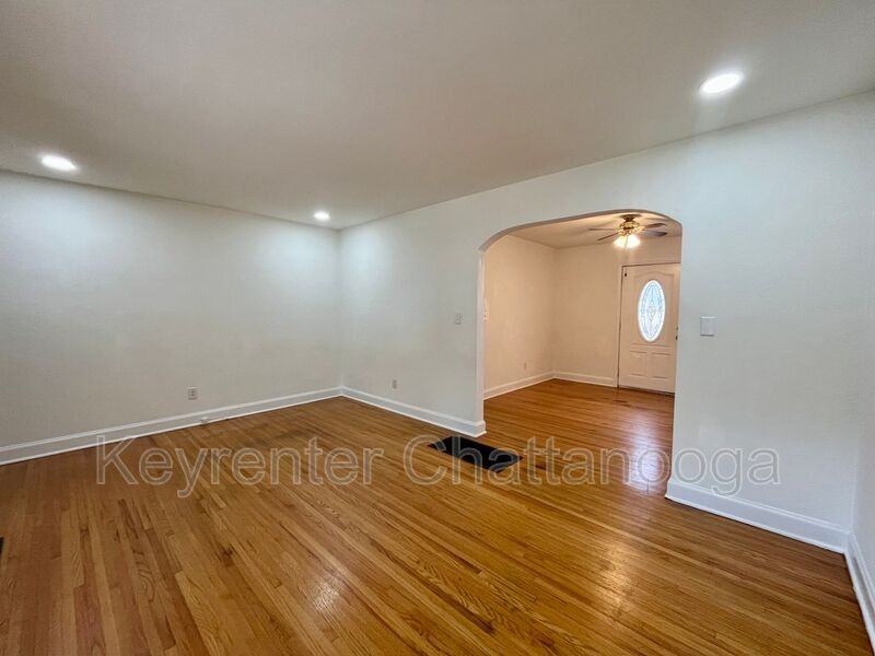 207 S Moore Rd - Photo 3 of 13