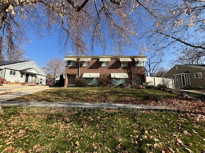 867 S Foothill Dr - Photo 2 of 25