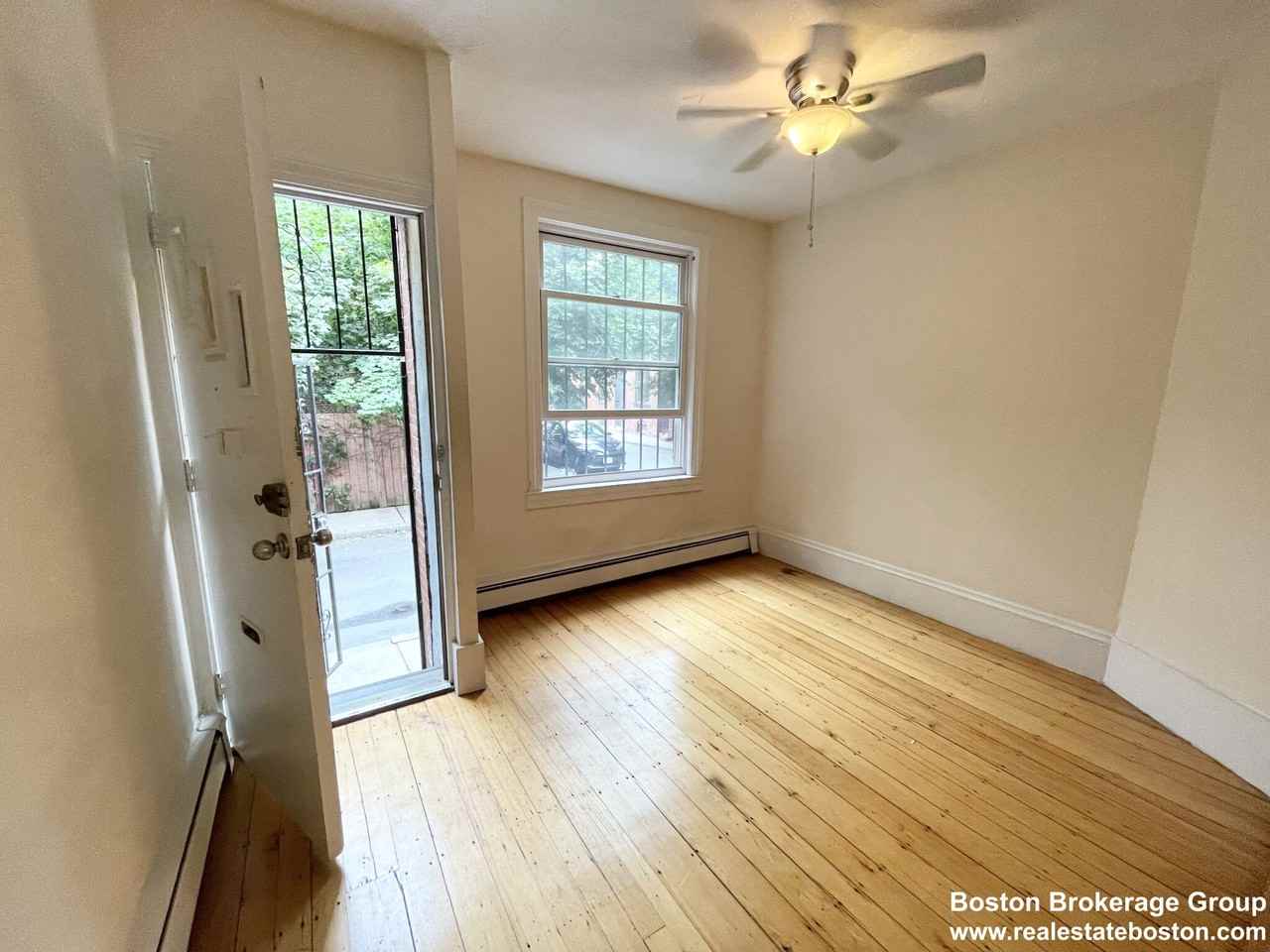 32 Sussex Street - Photo 2 of 12