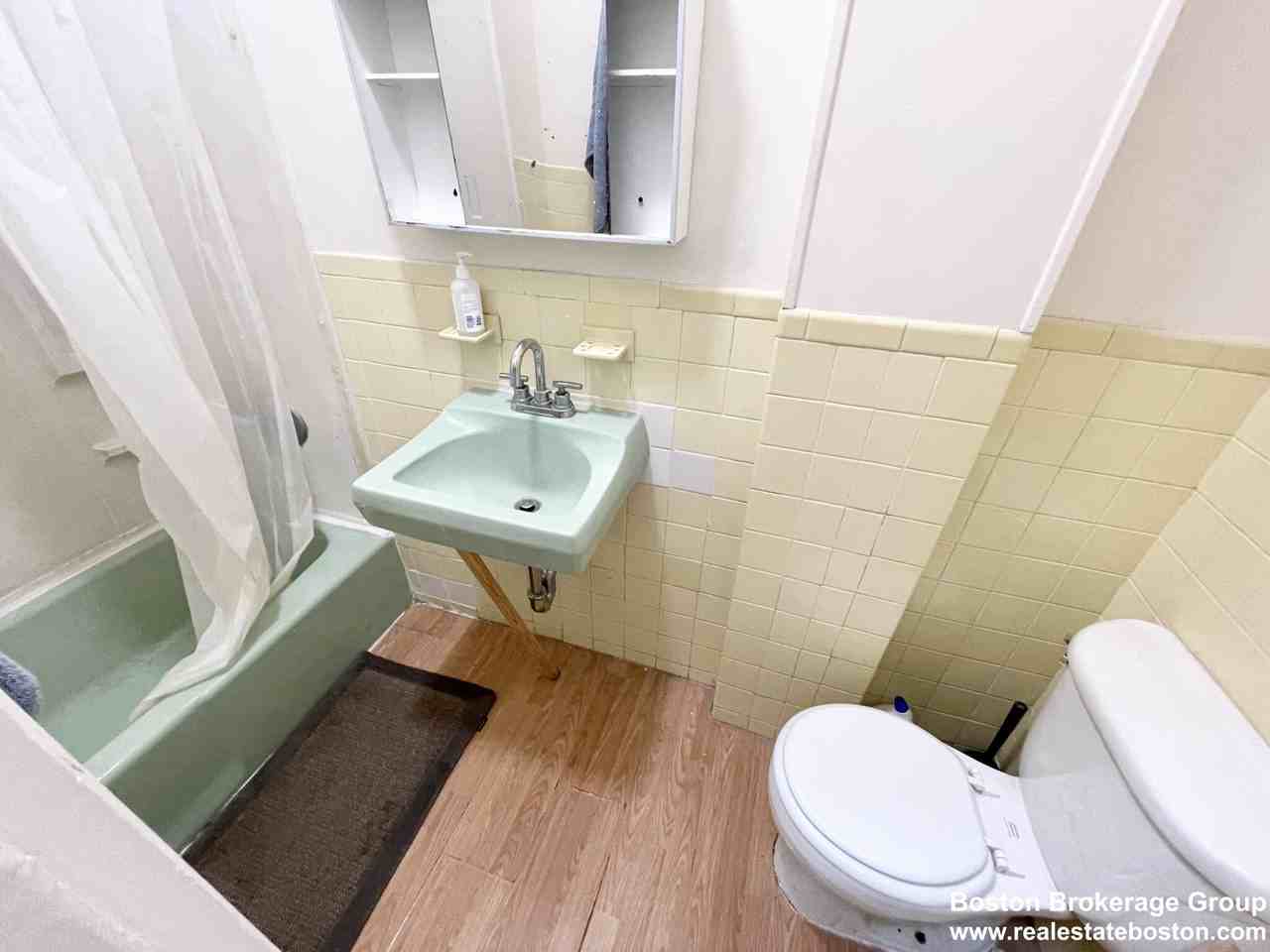 32 Sussex Street - Photo 4 of 12