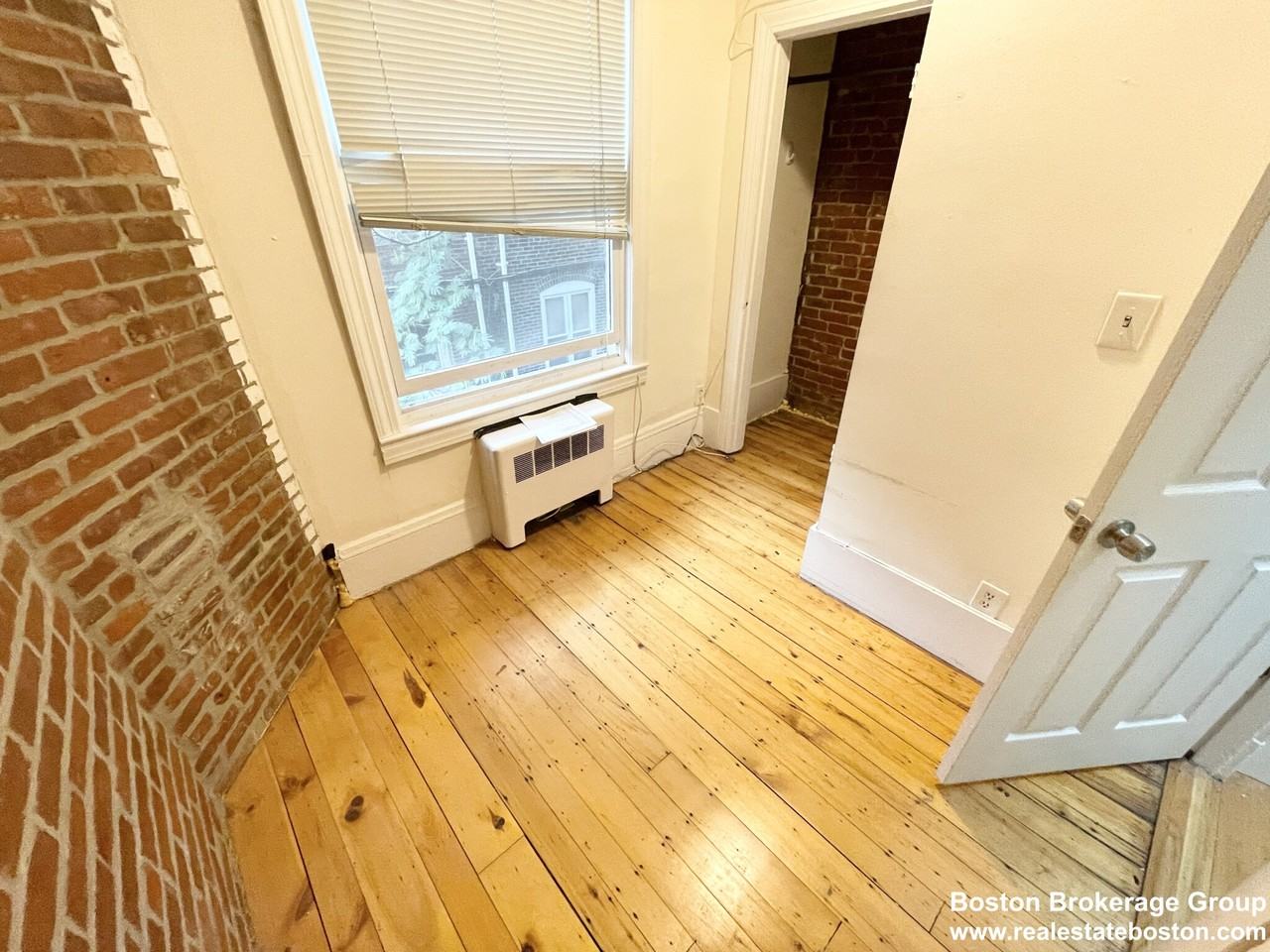 32 Sussex Street - Photo 6 of 12