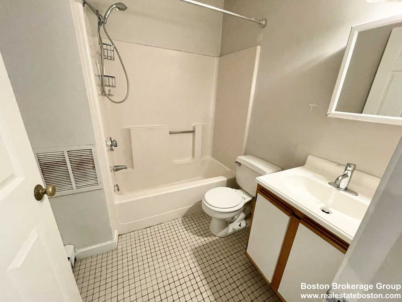 7 Iroquois St #2 - Photo 6 of 9