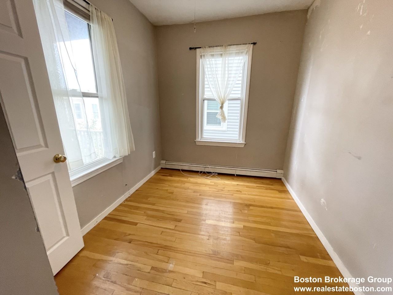 7 Iroquois St #2 - Photo 4 of 9