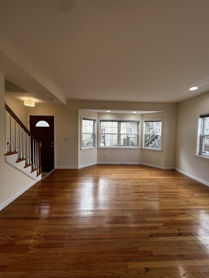 39R Middle St #SFR - Photo 2 of 29