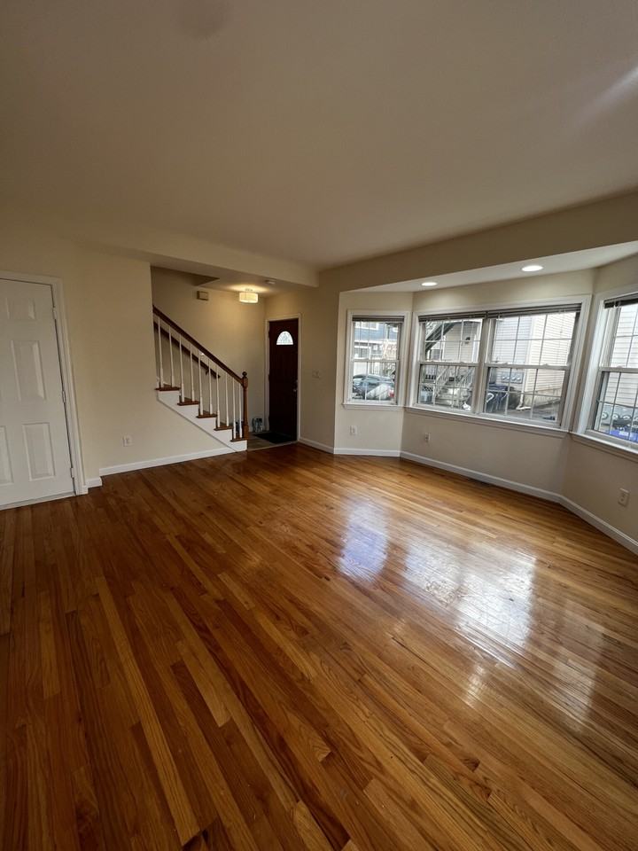 39R Middle St #SFR - Photo 3 of 29