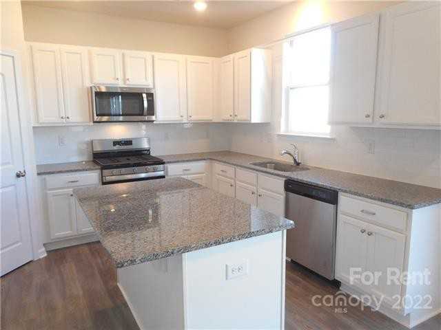 5022 Markfield Ln - Photo 4 of 22