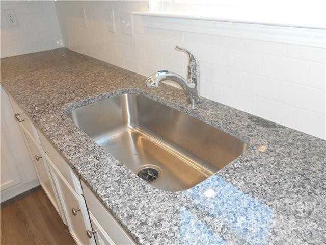 5022 Markfield Ln - Photo 5 of 22