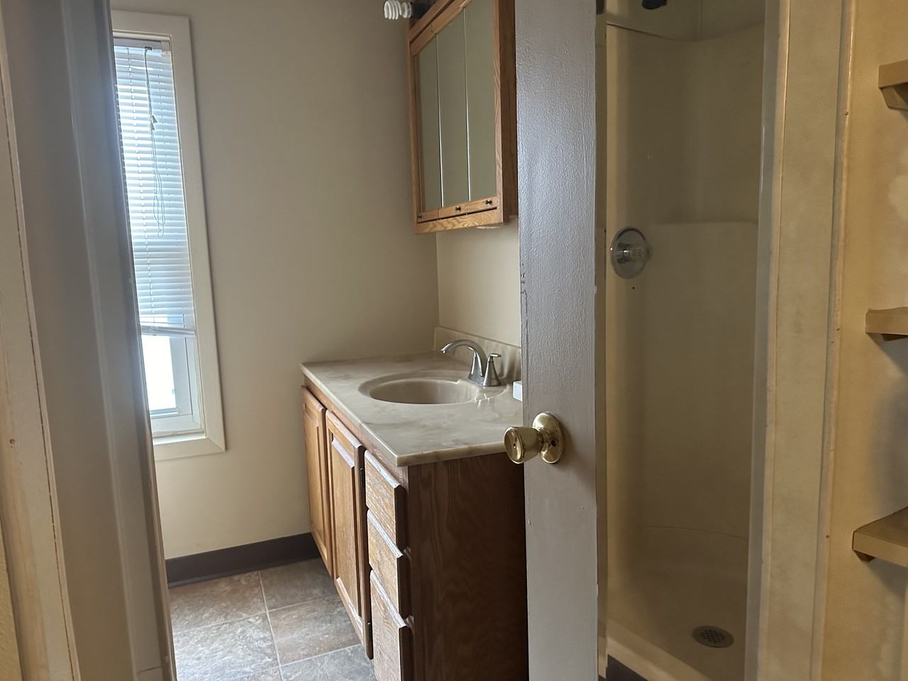 733 Locust St - Photo 5 of 18