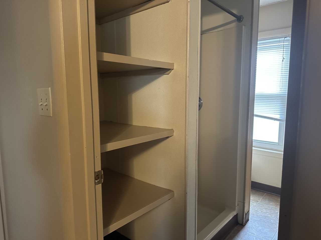 733 Locust St - Photo 6 of 18