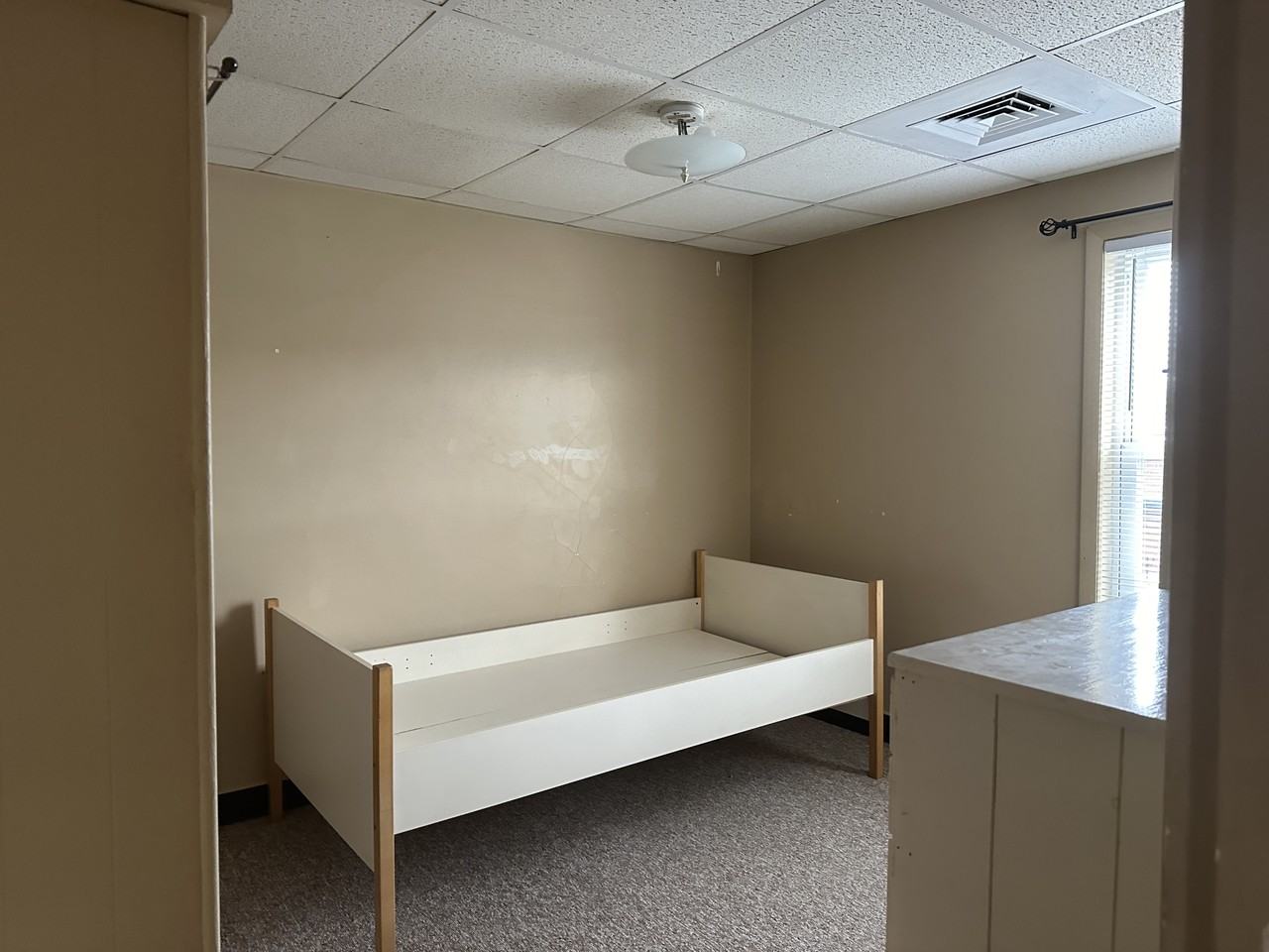 733 Locust St - Photo 7 of 18