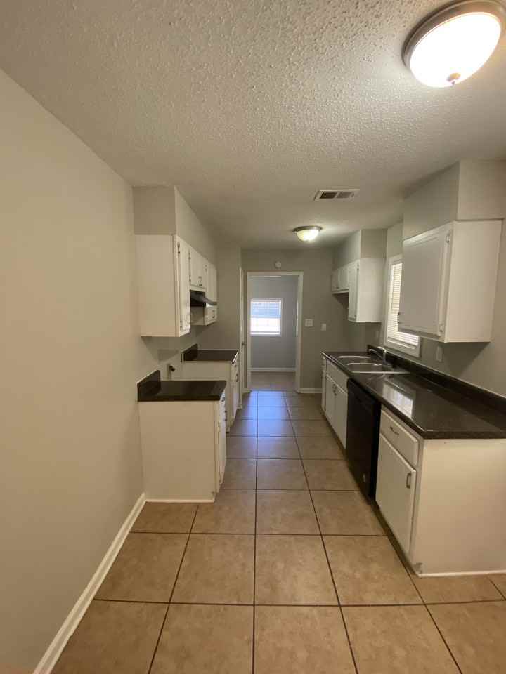 4044 Shirley Dr - Photo 3 of 13
