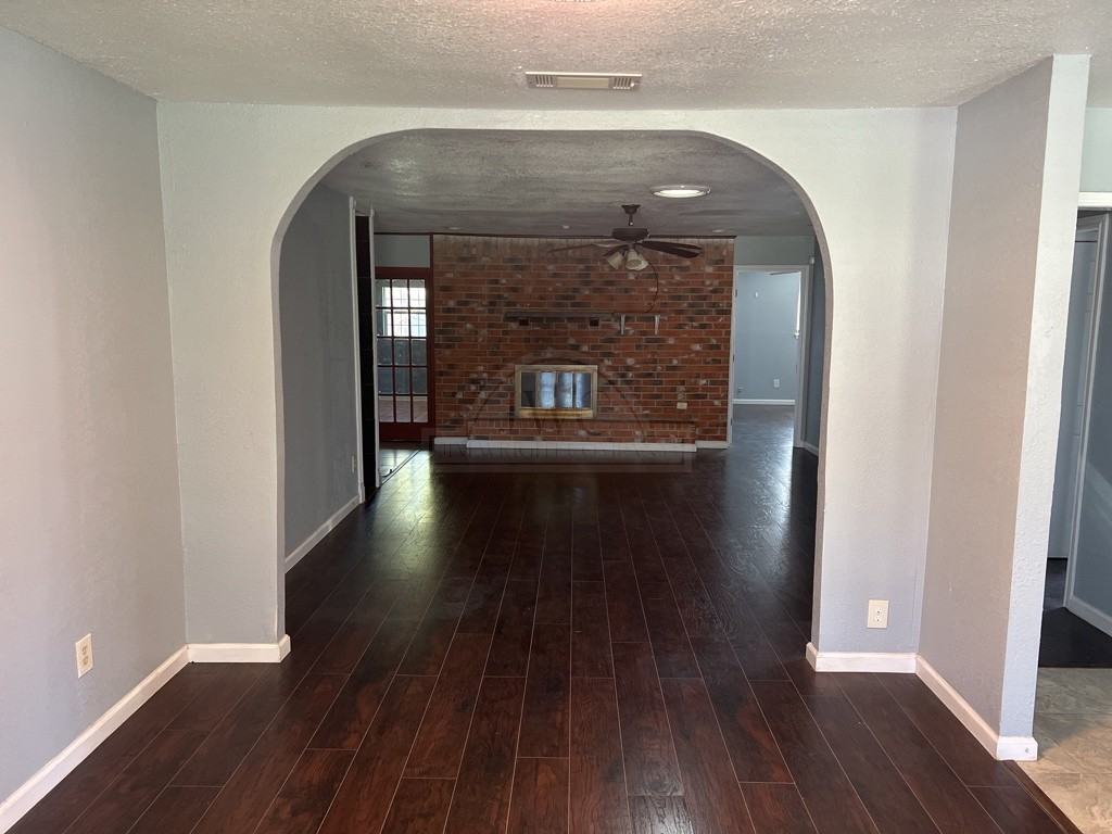2310 Zinnia Ct - Photo 3 of 35