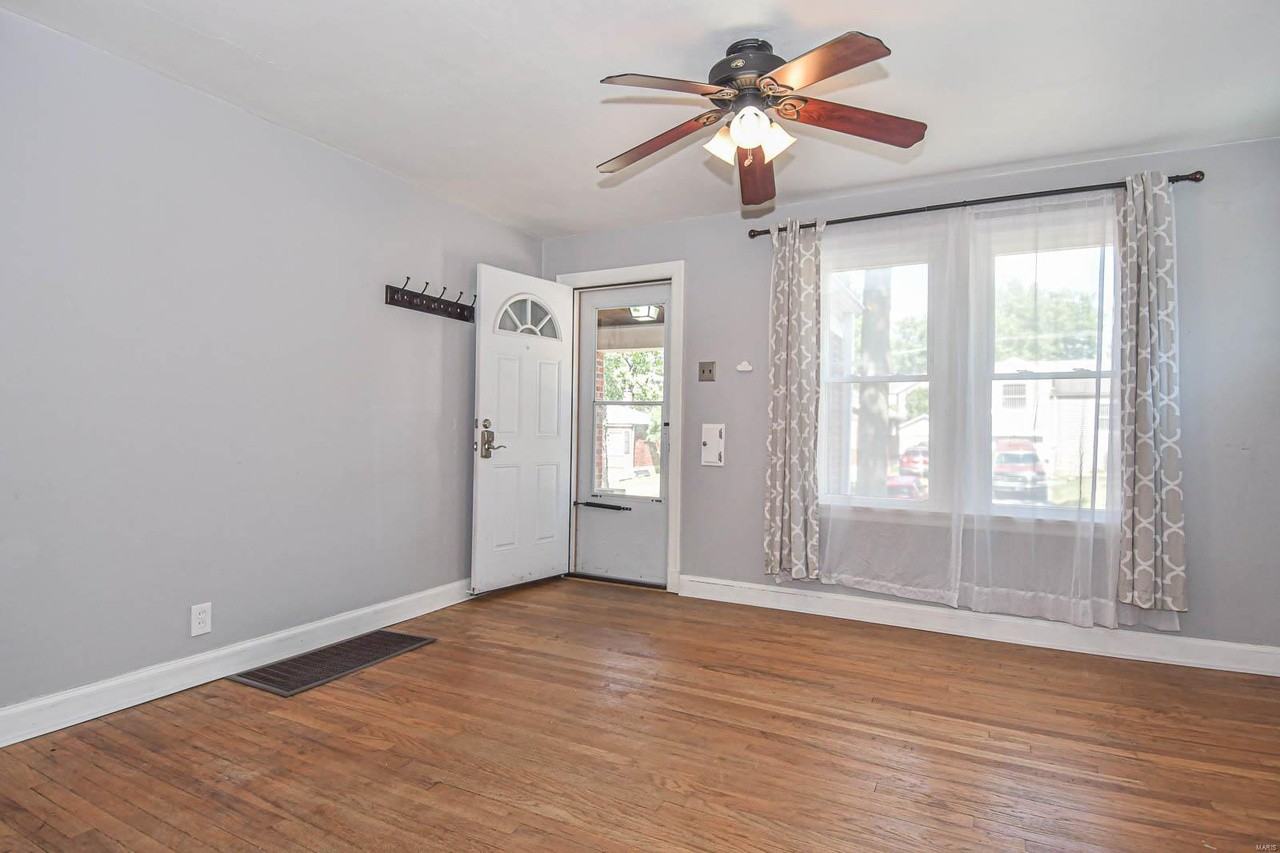 8308 Monroe Ave - Photo 3 of 23