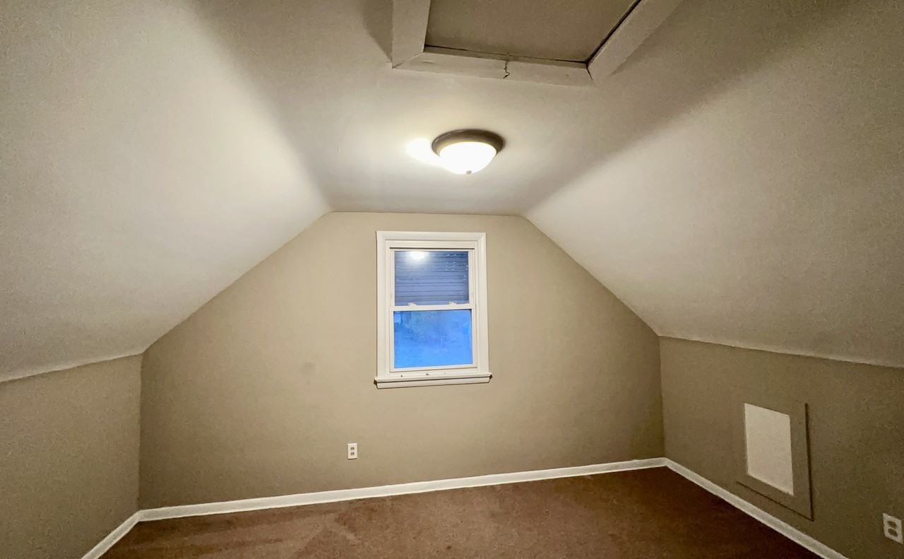 16409 Clearview Ave - Photo 2 of 9