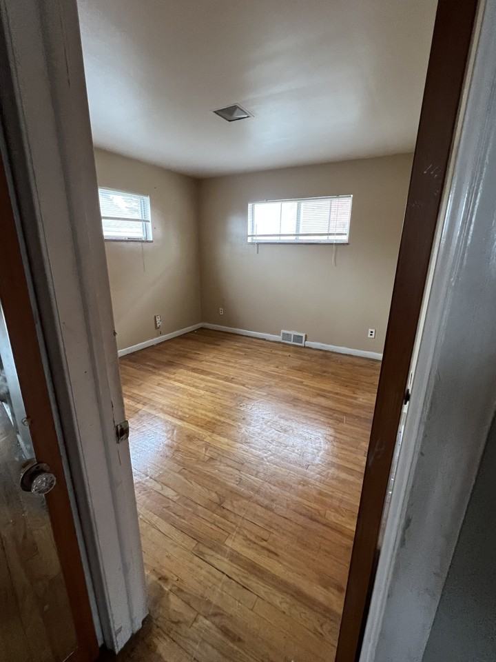 1973 Vernier Rd - Photo 3 of 8